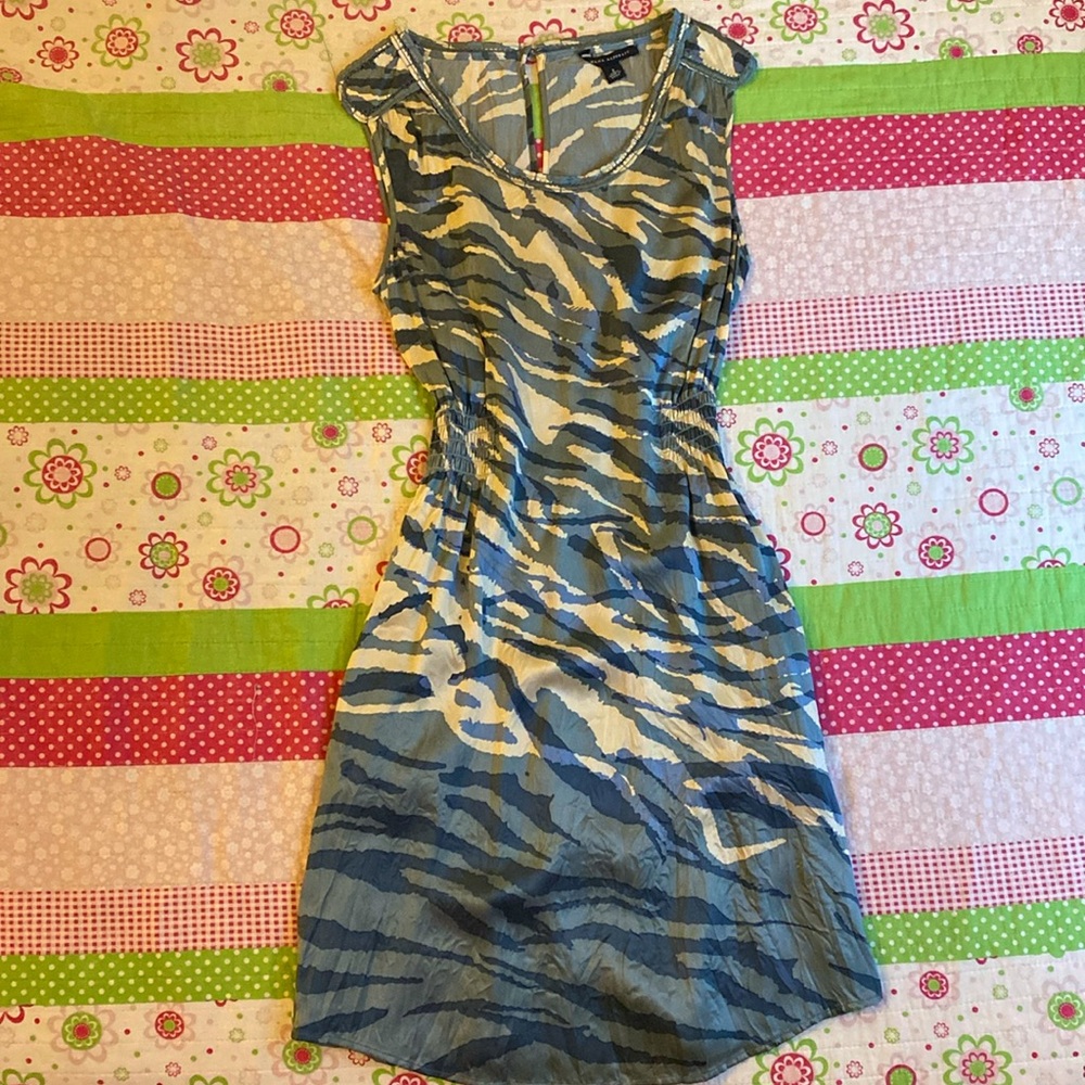 𝜗𝜚⋆₊˚ Banana Republic midi dress